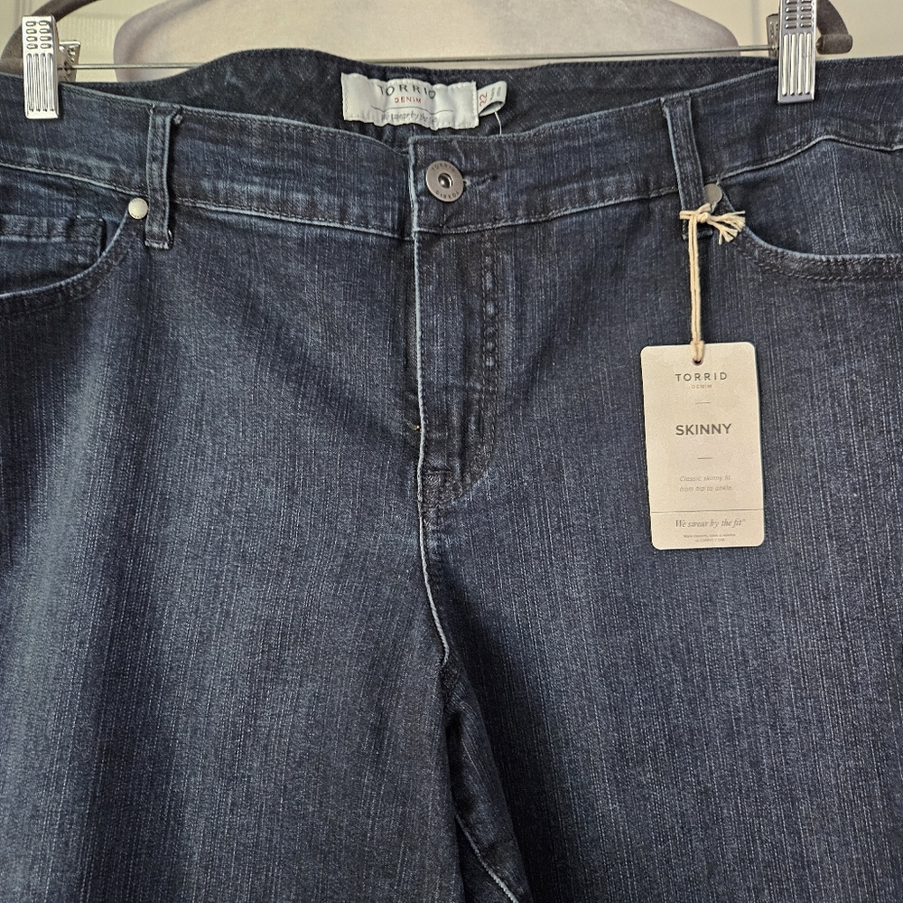 Torrid NWT Classic Skinny Jeans - Picture 2 of 6